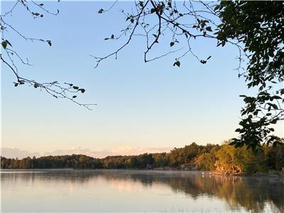 Breathtaking views at Cardinal Lakehouse - Romantic getaway or bring the family! Sleeps 8!