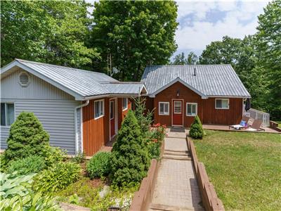 Muskoka Village Lakefront Oasis - with hot tub