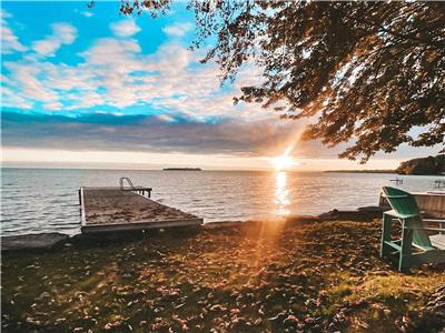 LAKE BEACH FRONT family friendly cottage on Lake Simcoe