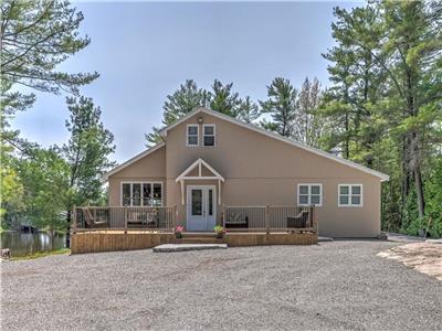 Luxury All Year Round Cottage The Ultimate Family Gathering Spot | Fishing/Paddling/Outdoor Paradise