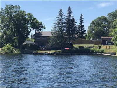 Verona Waterfront Cottage With Hot Tub and Sauna