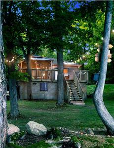 5 STAR Private 125ft waterfront Cottage, flat water entry, Canoe, Kayak, paddle boards