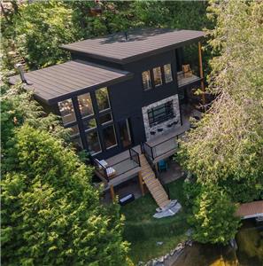 New Crystal Lake 4-Season Luxury Retreat Lakehouse *Multi Family*