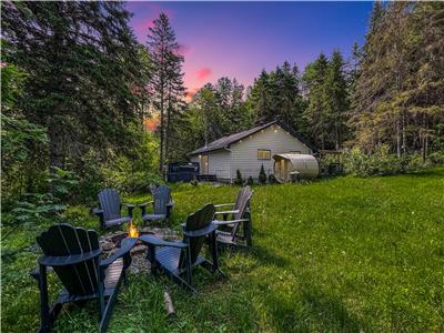 BANCROFT RIVERHAUS **Riverfront Oasis with Outdoor Sauna and Watercraft**
