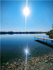Cozy lakefront cottage available for Soring/Summer 2026. Approx. 2 hrs East of the GTA