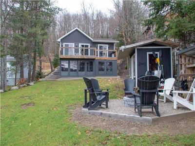 FunDayz - Beautiful 2BR Cottage w/ Swimming, Watercraft, Pet-Friendly, Unlimited Wi-Fi!
