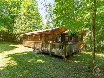 Cozy Sharbot Lake Waterfront Cottage
