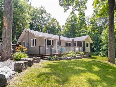 Sandy Lake Beachhouse in Buckhorn, ON ~Kawartha Lakes~ 2 hr from Toronto