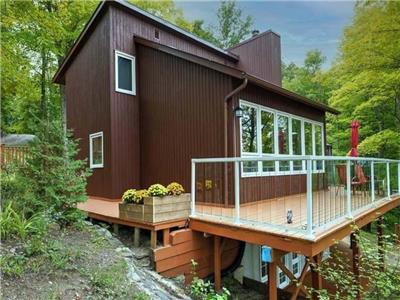 Peace and Serenity Lake House - Stunning Year-Round Cottage w/ Great Swimming, Dock, Firepit & Wi-Fi