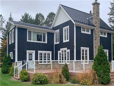 Adventure Awaits - Luxury Waterfront Cottage w/ Privacy, Pool Table, WiFi, Playground & Sand Beach