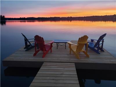 Fully Renovated 5 bedroom Cottage Sunsets 2 Hrs From Toronto  Starlink wifi Sauna