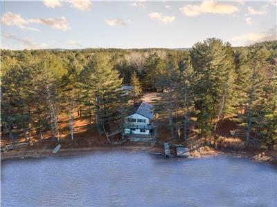 Lake Rueckwald 4-Seasons Waterfront House