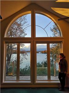 Bedford Lake House, intimité spacieuse sur les eaux claires du lac Devil