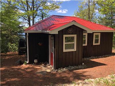 Little Red Cottage - Quaint and charming cottage on Paudash Lake