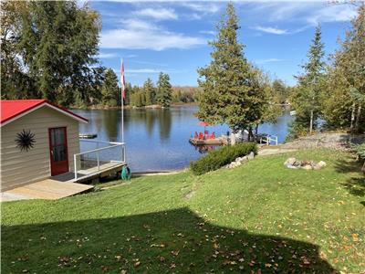 FAMILY Cottage Whitestone Lake near Parry Sound*Walk inSandy Beach*Large Dock*Bunkie*Sauna*sleeps 8