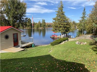 FAMILY Cottage Whitestone Lake near Parry Sound*Walk inSandy Beach*Large Dock*Bunkie*Sauna*sleeps 10