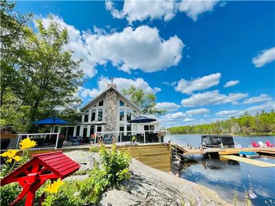 Beautiful Lake House. Water Access Only. 5 Night minimum