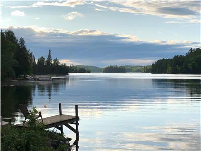 Charming Cottage on Lac Bernard near Wakefield