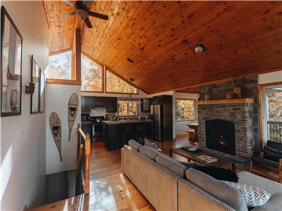 H2H Cottage Kennisis Lake: Haliburton Rental Cottage with Scenic Look-out Views - Couples or Family
