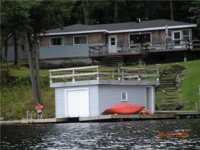 McKay Lake Cottage - 4 bedroom, sleeps 10 close to Bracebridge