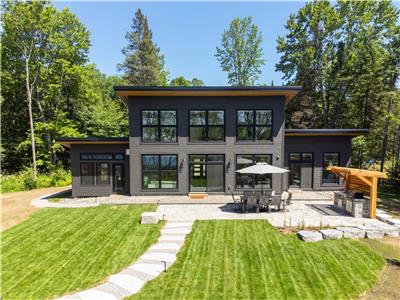 Selena Lakehouse - Luxury Lakefront Muskoka Cottage 4 bedroom