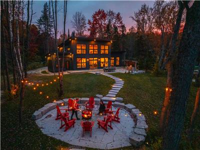 Selena Lakehouse - Luxury Lakefront Muskoka Cottage 4 bedroom