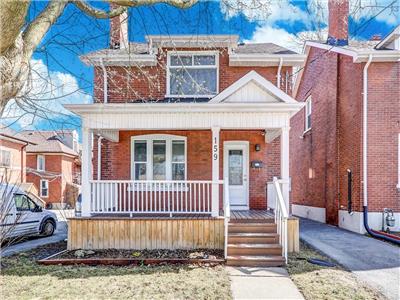 Rustic 4 bedroom house in the heart of oshawa Behind Costco