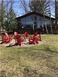 Welcome to the Cracked Paddle Cottage! Stunning Viceroy Chalet Style cottage on Lake Dalrymple!!