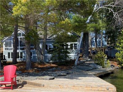 Muskoka Lakes Waterfront, Sandy Shore, Huge Dock and Sun all day, WIFI, 4BDR, 2Bath, lots of parking