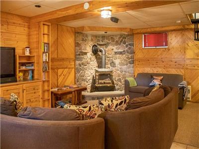 Georgian Bay Cottage with bar, jacuzzi, fire pit, pets allowed - early bird 2023, 25 % off