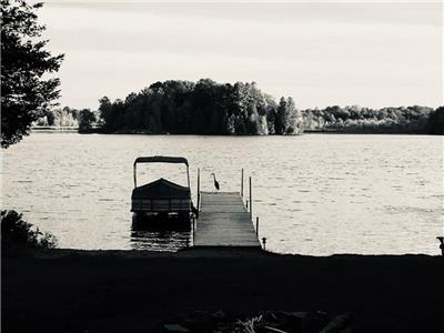 Private Four Season Cottage on Lower Beverley Lake