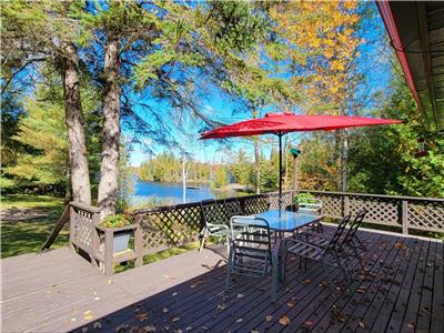 Beautiful Waterfront Cottage Rental on Robinson Lake