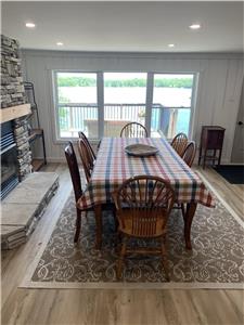 CHARMING COTTAGE ON GORGEOUS LAKE IN BRACEBRIDGE