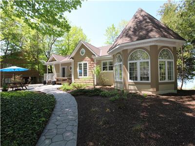 Lakefront Home on Beautiful Lake Huron - Put your name on the waiting list summer 2026. Sept-Dec :)