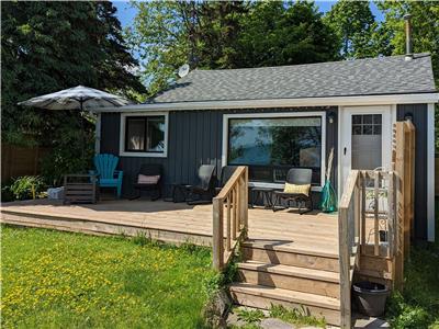 It's A Shore Thing Cottage :: WATERFRONT, 3 BDRM with bedding & more!