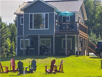 Waterfront House with a Privacy, Outside Hot Tub & Barrel Sauna, Fishing, Kayaking, High Speed WiFi