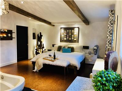 Large house with swimming pool and billiards 8 min. of Old Quebec