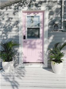 Beautifully updated cottage steps to the beach, 15 minutes from popular ski hills.