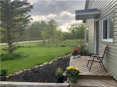 Charming Cottage by Niagara River