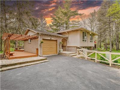 Stunning 5 BRs Country Cottage w/ Sauna & River