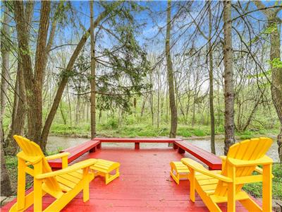 Stunning 5 BRs Country Cottage w/ Sauna & River