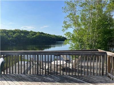 Waterfront 4 Season Cottage on Isabella Lake, Seguin