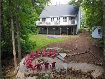 Lake Daze Waterfront Retreat, Internet, Sleeps 12+, Dogs Welcome - newly renovated