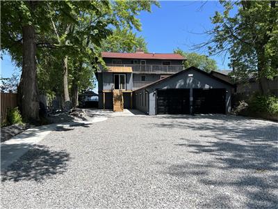 Waterfront cottage 5 bedroom w/ jacuzzi firepit & large deck