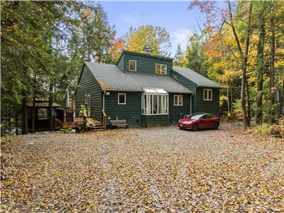 Lake Front Gorgeous Muskoka 3+1  Cottage