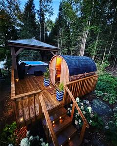 Hot tub/ Sauna - Muskoka cottage - Ahmic Lake - Premier fishing and snowmobile destination