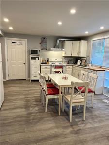 Juste Rnov! Appartement Spacieux de 3 Chambres au Coeur de Sauble Beach!