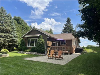 Lakefront Four Season Cottage in Huron/Bruce County