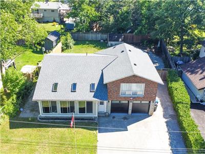 Peek-A-Boo Cottage - All Season - Fully Renovated - Modern - 5 Bed 3 Bath - In Tiny Ontario