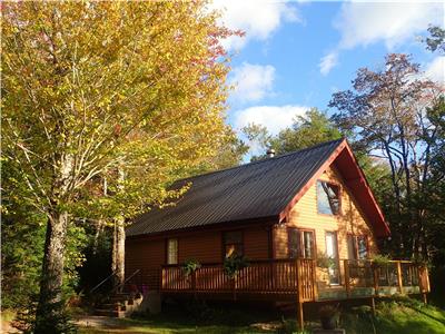 Luna Rosa Chalet - Lakefront Hideaway, Unplug & Escape